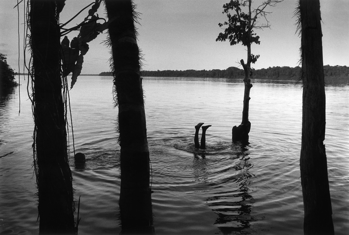 Guy Tillim - Children bathe in the Coppername River, Guyana, 1997