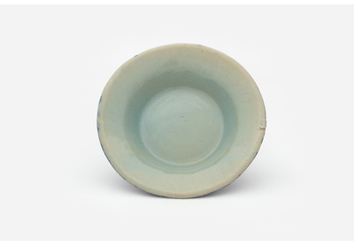 Celadon-type bowl with dark blue outside